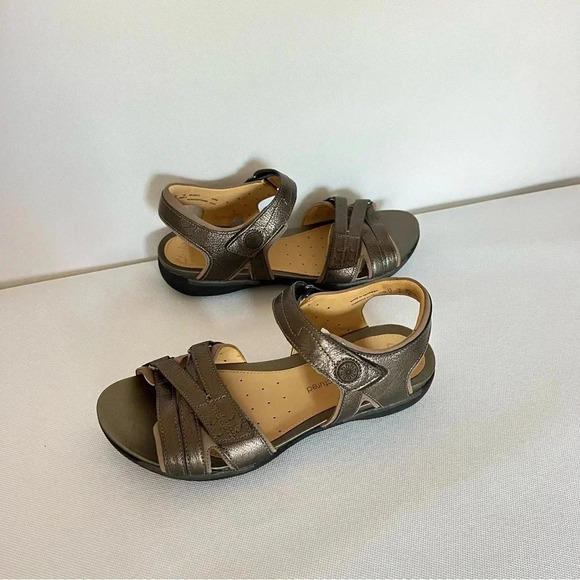 Clarks Un Vasha Sandal Bronze Leather Strappy Velcro Adjustable Fit Size 7 - Picture 1 of 9